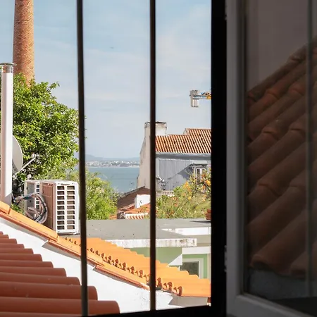 Nexto To Sao Jorge Castle *