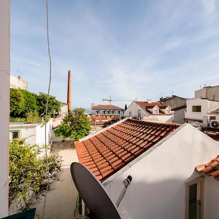 Nexto To Sao Jorge Castle